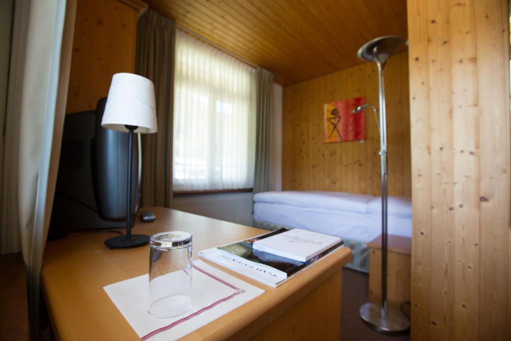 Sonnegg Hotel Zweisimmen Chambre photo
