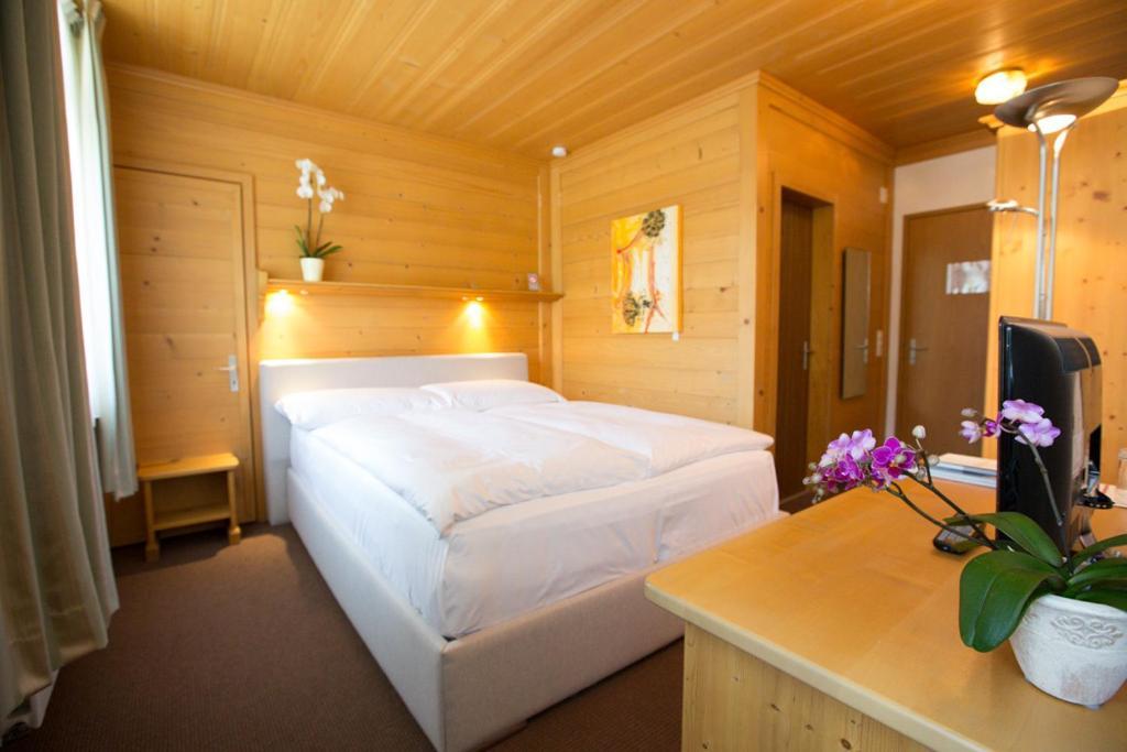 Sonnegg Hotel Zweisimmen Chambre photo