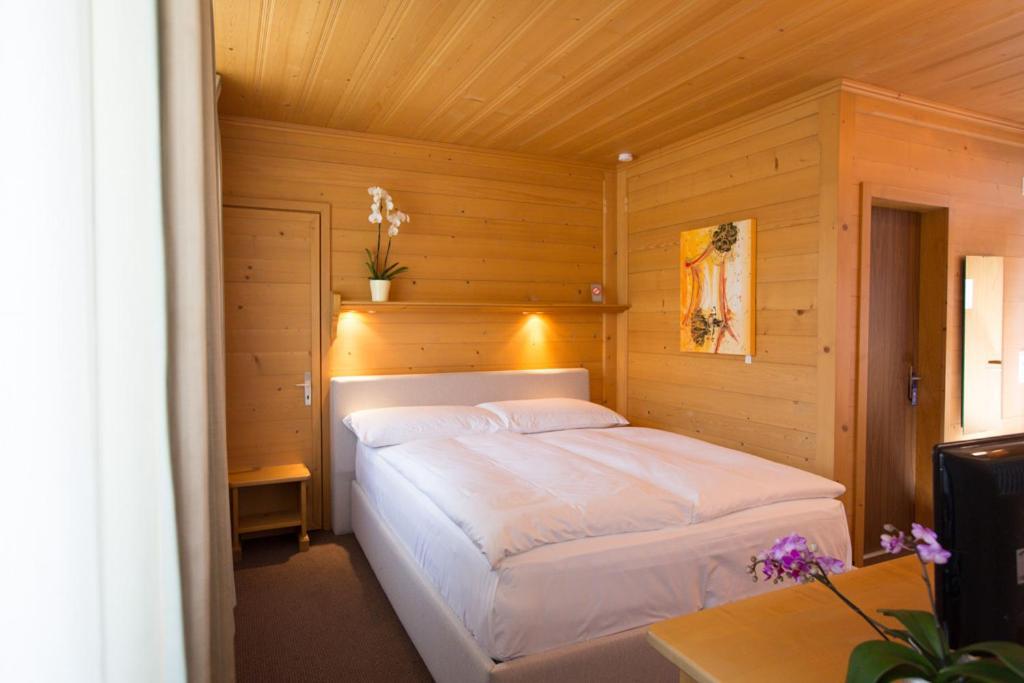 Sonnegg Hotel Zweisimmen Chambre photo